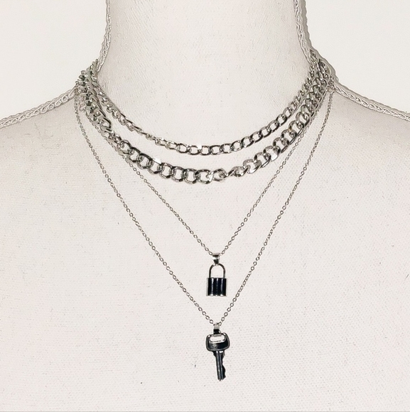 Jewelry - MULTILAYERED chain necklace